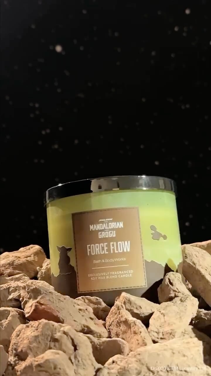 אם חיכיתם לסימן, הנה הוא 🚀 
קולקציית מלחמת הכוכבים כבר מחכה לכם בחנויות ובאתר - המשימה שלכם היא פשוט ללכת לראות אותה 🌟