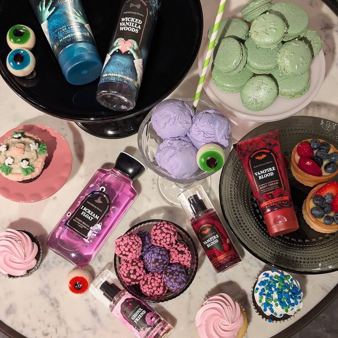 כבר הצצתם על הקולקציה הכי מסתורית ומרהיבה שלנו?
עולם של ניחוחות קסומים, נרות מעוצבים באווירה אפלה ואלגנטית, סבונים ריחניים, קרמים ומוצרי טיפוח במהדורה מוגבלת 🎃

הקולקציה זמינה בחנויות ובאתר.