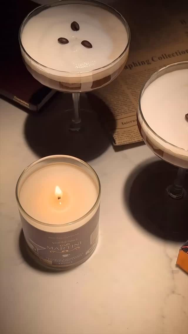 ניחוחות אספרסו, ליקר קפה ווניל - בדיוק מה שצריך לחורף.
תייגו חברים שחייבים את הריח הממכר הזה אצלהם בבית.

ויש גם מבצע: 1+1 במתנה על נרות פתיל בודד, בחנויות ובאתר, עד ה-19.11 בחצות.