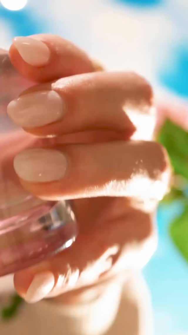 הגיע הזמן להתבשם בדרך שלך ♥️
חמישה ניחוחות, חמישה מצבי רוח:

🌹 Covered In Roses - ורד פלרטטני ומפתה
🌹 Inspire Love - ורד חמים ועוטף
🌹 Heirloom Rose - ורד קטיפתי ואלגנטי
🌹 Rose - ורד רענן ונקי
🌹 Nocturnal Rose - ורד מסתורי ונועז

הניחוחות החדשים זמינים לרכישה בחנויות ובאתר.